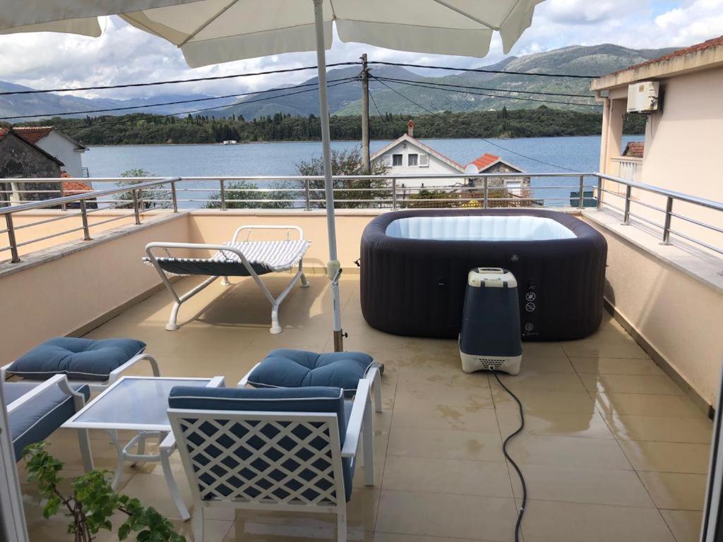 Riverside Villa Tivat Buitenkant foto
