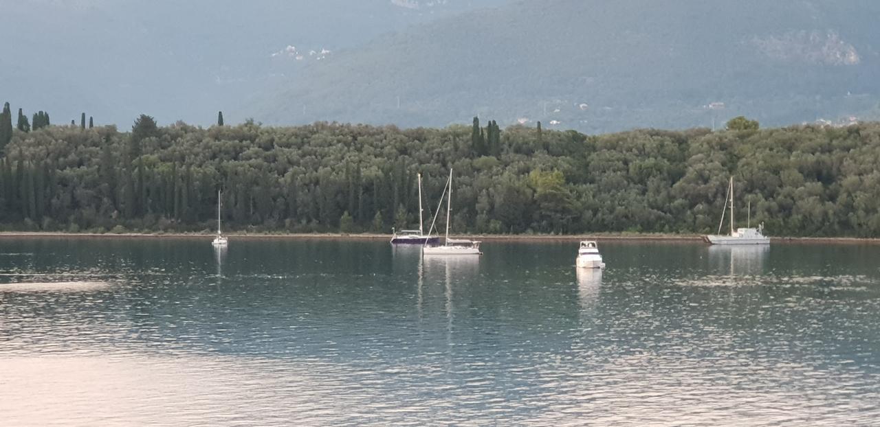 Riverside Villa Tivat Buitenkant foto
